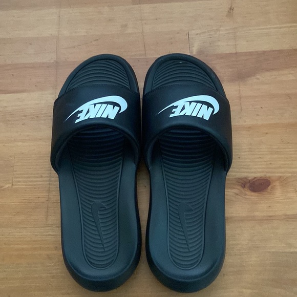 Women’s black Nike Slides. Size 9. - Picture 3 of 3